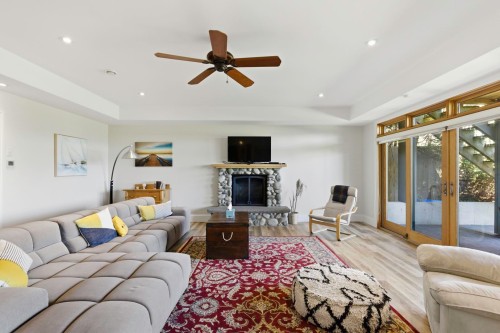 7626 Eureka Avenue, Halfmoon Bay, BC 