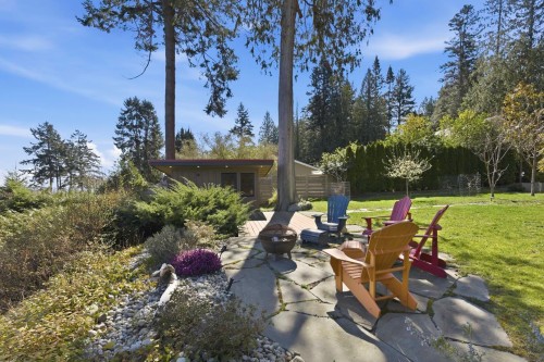 7626 Eureka Avenue, Halfmoon Bay, BC 