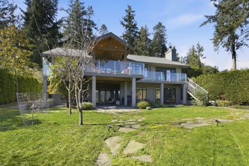 7626 Eureka Avenue, Halfmoon Bay, BC 