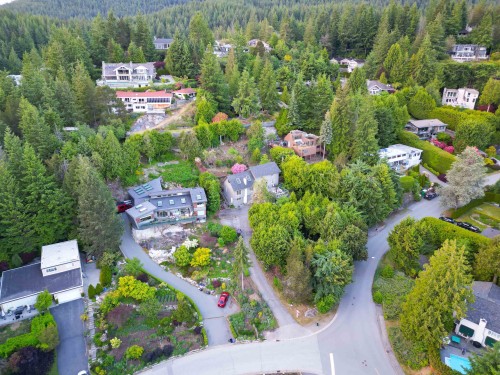 4605 Woodgreen Drive  West Vancouver, BC V7S 2V3