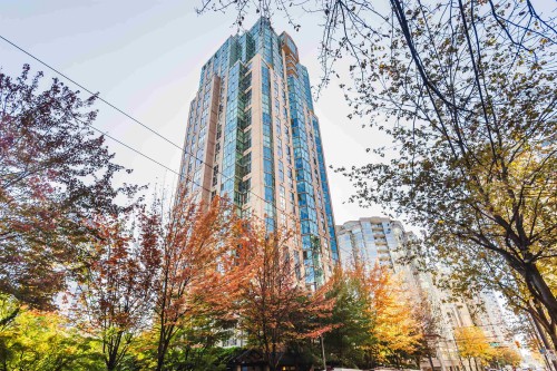 2404-1188 Howe Street  Vancouver, BC V6Z 2S8