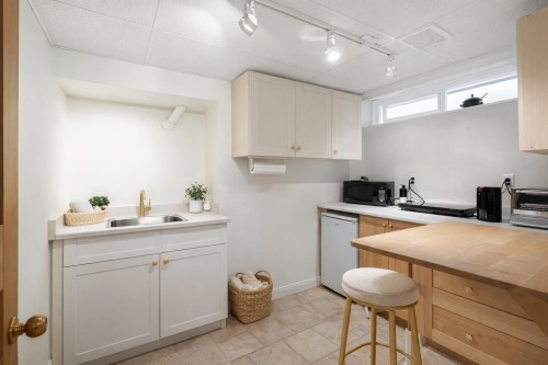 1655 41St Avenue W, Vancouver, BC 