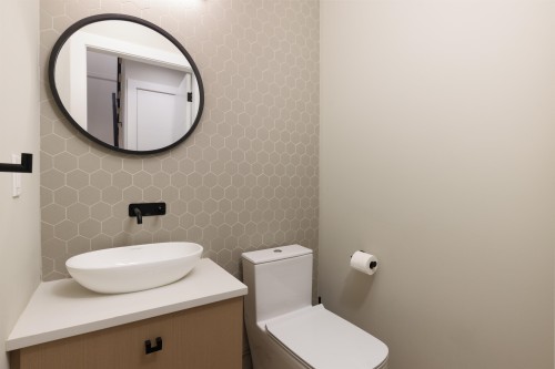 2939 15Th Avenue W, Vancouver, BC 