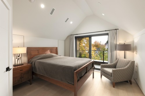 2939 15Th Avenue W, Vancouver, BC 