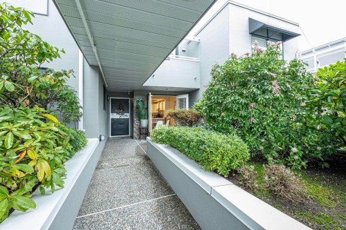 206-3151 Woodbine Drive, North Vancouver, BC 