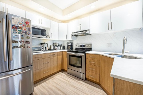 206-3151 Woodbine Drive, North Vancouver, BC 