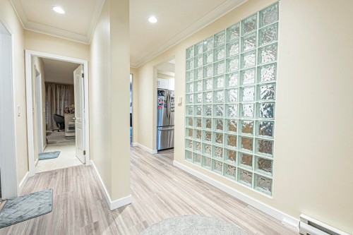206-3151 Woodbine Drive, North Vancouver, BC 