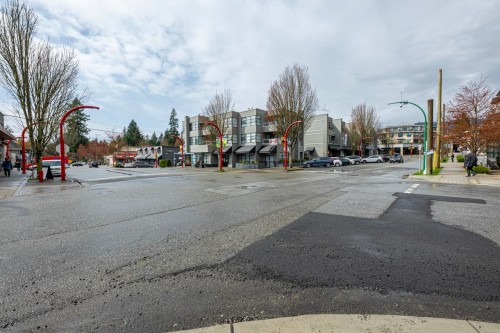206-3151 Woodbine Drive, North Vancouver, BC 