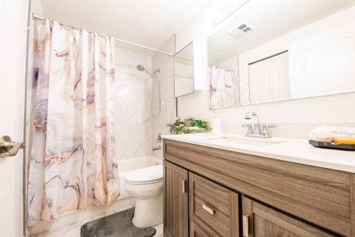 206-3151 Woodbine Drive, North Vancouver, BC 