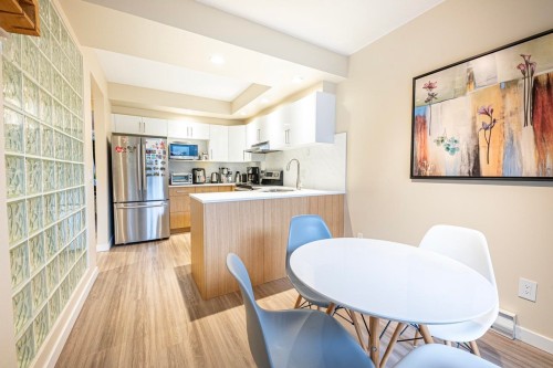 206-3151 Woodbine Drive, North Vancouver, BC 