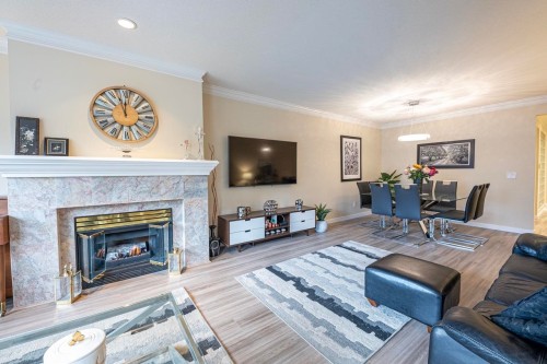 206-3151 Woodbine Drive, North Vancouver, BC 