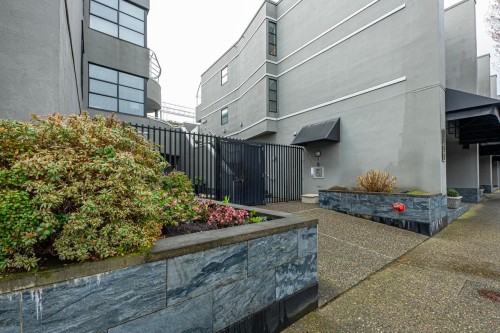 206-3151 Woodbine Drive, North Vancouver, BC 