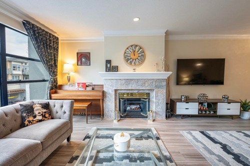 206-3151 Woodbine Drive, North Vancouver, BC 