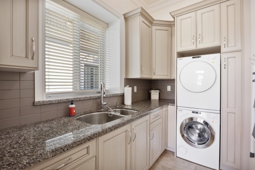 3837 3Rd Avenue W, Vancouver, BC 