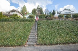 7352 Barnet Road Burnaby, BC V5A 1E4