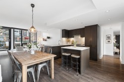 303-150 15th Street WNorth Vancouver, BC V7M 1R5