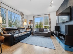 316-9250 University High Street Burnaby, BC V5A 0B3
