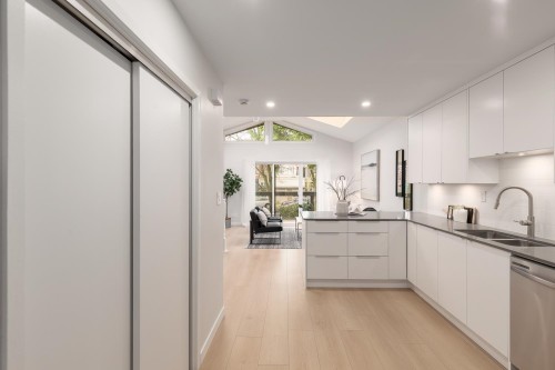 721 Pender Street E, Vancouver, BC 