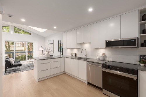 721 Pender Street E, Vancouver, BC 