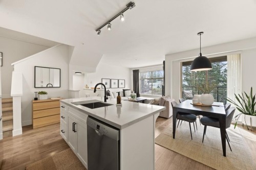 102-300 Panorama Place  Port Moody, BC V3H 5H5