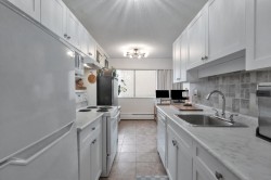 103-214 15th Street E North Vancouver, BC V7L 2R3