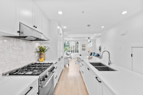 322 62Nd Avenue W, Vancouver, BC 