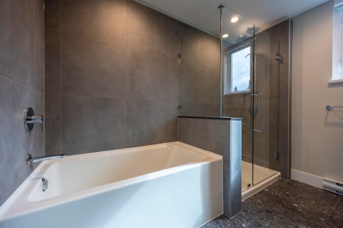 102-2322 Emery Court, North Vancouver, BC 
