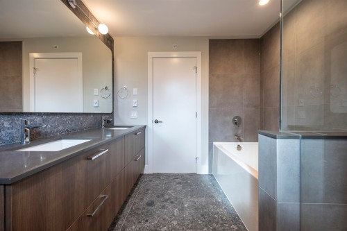 102-2322 Emery Court, North Vancouver, BC 
