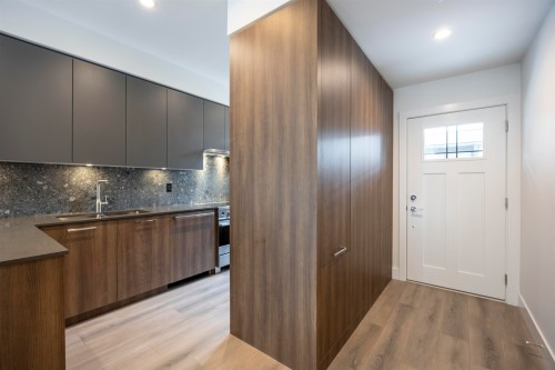 102-2322 Emery Court, North Vancouver, BC 