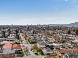 2958 4th Avenue E Vancouver, BC V5M 1L2