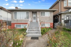 657 57th Avenue E Vancouver, BC V5X 1T1