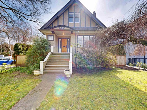 4402 12Th Avenue W, Vancouver, BC 