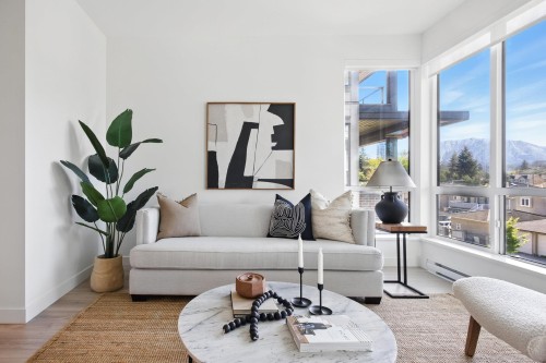 321-7599 15th Street  Burnaby, BC V3N 0H9