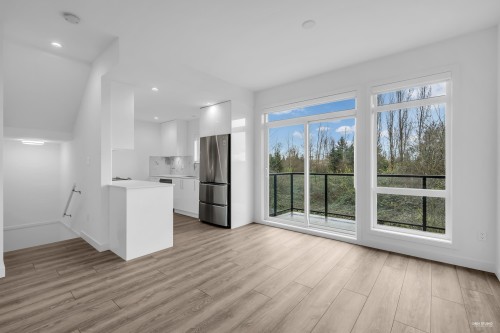 7-4300 Thompson Road  Richmond, BC V6V 0C3