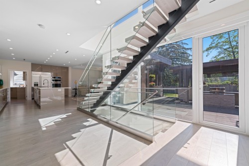 5199 Cliffridge Avenue, North Vancouver, BC 