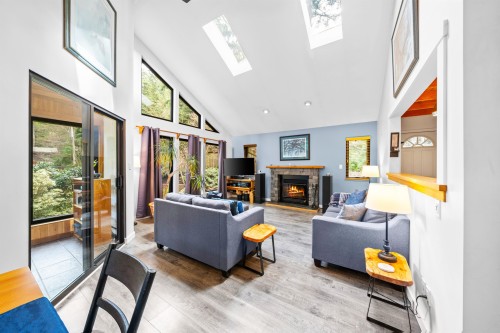 576 Cowan Road  Bowen Island, BC V0N 1G2