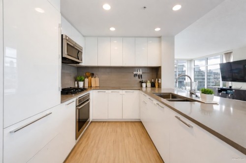 2806-3102 Windsor Gate, Coquitlam, BC 