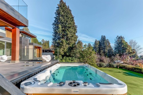1497 Queens Avenue, West Vancouver, BC 