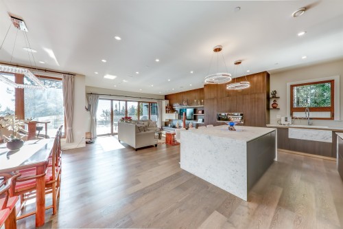 1497 Queens Avenue, West Vancouver, BC 