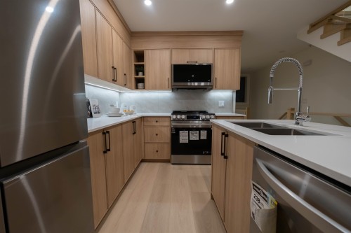 3350 Cobblestone Avenue, Vancouver, BC 