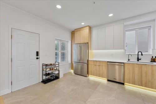 817 60Th Avenue W, Vancouver, BC 