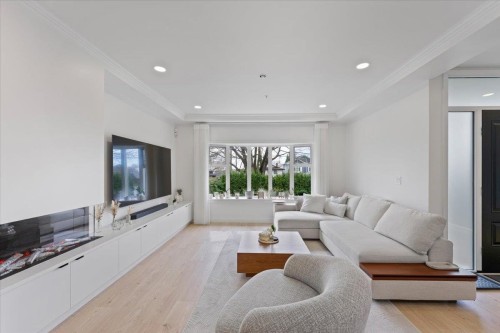 817 60Th Avenue W, Vancouver, BC 