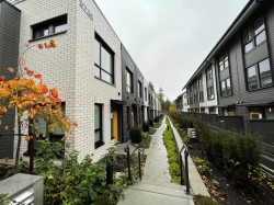 4-9735 University Crescent Burnaby, BC V5A 0E8