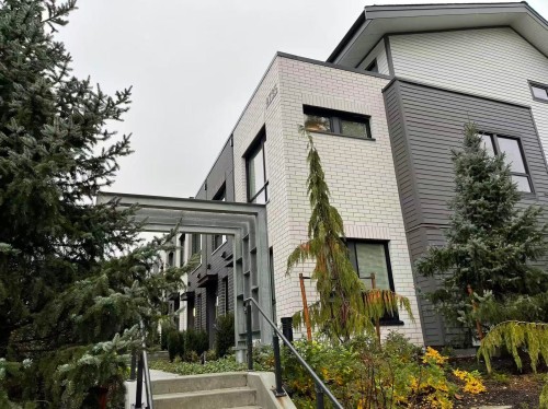 4-9735 University Crescent, Burnaby, BC 