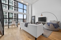 1102-1238 Seymour Street  Vancouver, BC V6B 6J3