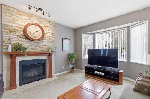 20492 Walnut Crescent, Maple Ridge, BC 