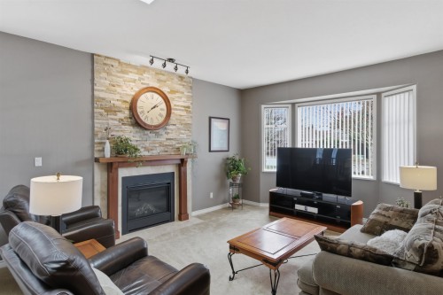 20492 Walnut Crescent, Maple Ridge, BC 