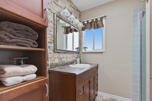 20492 Walnut Crescent, Maple Ridge, BC 