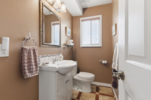 20492 Walnut Crescent, Maple Ridge, BC 