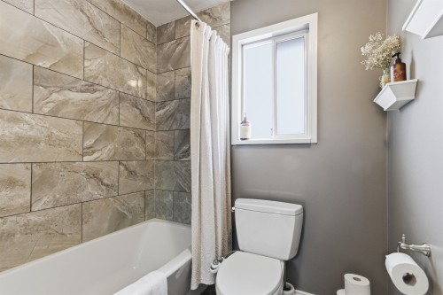 20492 Walnut Crescent, Maple Ridge, BC 